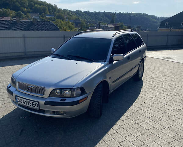 Серый Вольво В40, объемом двигателя 1.8 л и пробегом 330 тыс. км за 3900 $, фото 1 на Automoto.ua