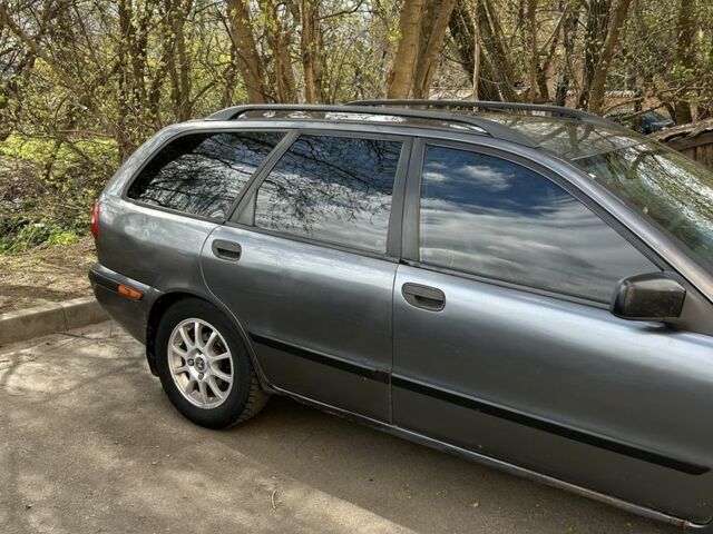 Серый Вольво В40, объемом двигателя 1.8 л и пробегом 490 тыс. км за 2600 $, фото 3 на Automoto.ua