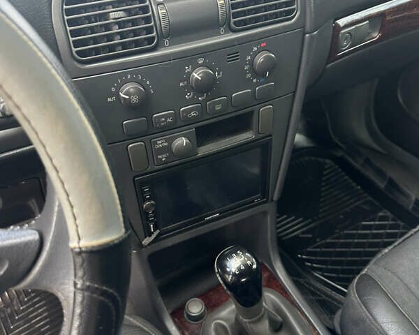 Сірий Вольво V40, об'ємом двигуна 1.87 л та пробігом 386 тис. км за 3500 $, фото 12 на Automoto.ua