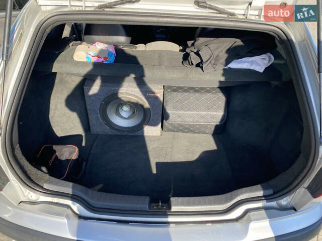 Серый Вольво В40, объемом двигателя 1.8 л и пробегом 330 тыс. км за 3900 $, фото 6 на Automoto.ua