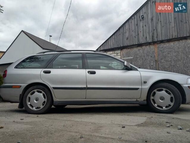 Вольво В40 2002 в Житомире на Automoto.ua Серый Вольво В40, объемом двигателя 1.9 л и пробегом 310 тыс. км за 3900 $, фото 4 на Automoto.ua