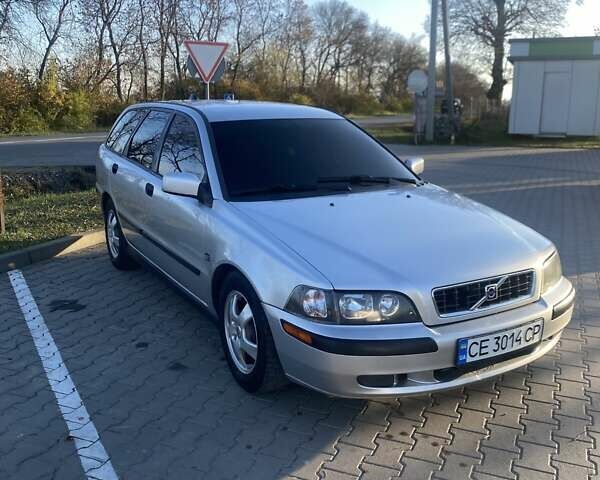 Серый Вольво В40, объемом двигателя 1.9 л и пробегом 300 тыс. км за 4600 $, фото 1 на Automoto.ua