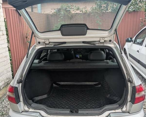 Вольво В40 2002 в Житомире на Automoto.ua Серый Вольво В40, объемом двигателя 1.9 л и пробегом 310 тыс. км за 3900 $, фото 6 на Automoto.ua