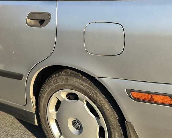 Серый Вольво В40, объемом двигателя 1.9 л и пробегом 308 тыс. км за 4200 $, фото 18 на Automoto.ua