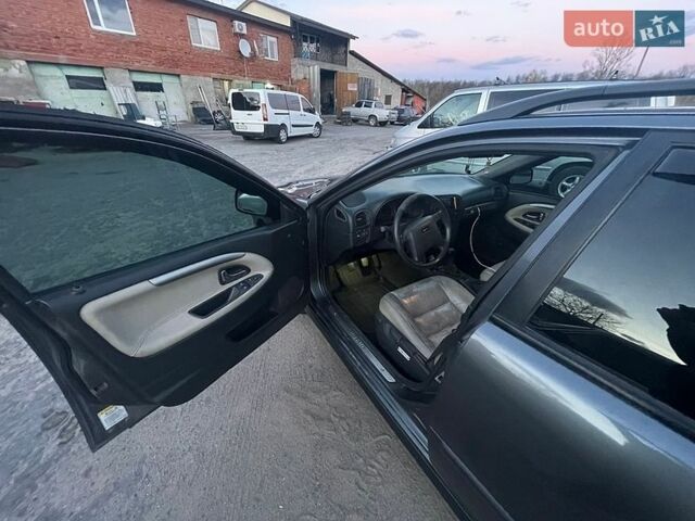 Сірий Вольво V40, об'ємом двигуна 2 л та пробігом 313 тис. км за 4000 $, фото 3 на Automoto.ua