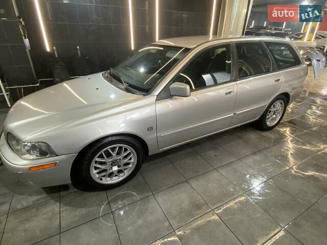 Сірий Вольво V40, об'ємом двигуна 1.9 л та пробігом 216 тис. км за 4500 $, фото 2 на Automoto.ua