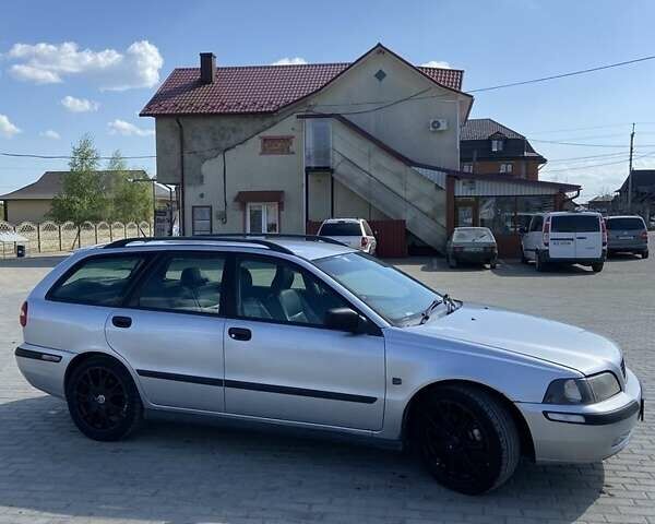 Серый Вольво В40, объемом двигателя 2 л и пробегом 161 тыс. км за 1200 $, фото 5 на Automoto.ua