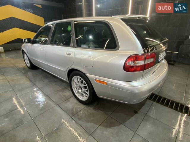 Сірий Вольво V40, об'ємом двигуна 1.9 л та пробігом 216 тис. км за 4500 $, фото 4 на Automoto.ua