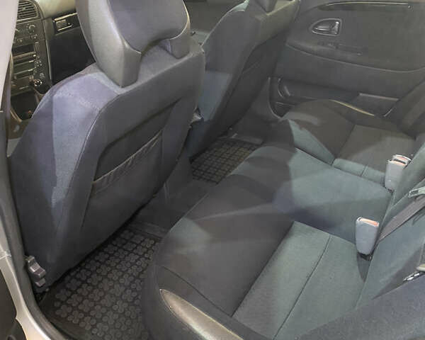 Сірий Вольво V40, об'ємом двигуна 1.9 л та пробігом 216 тис. км за 4500 $, фото 9 на Automoto.ua