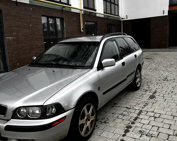 Серый Вольво В40, объемом двигателя 1.9 л и пробегом 362 тыс. км за 2300 $, фото 1 на Automoto.ua