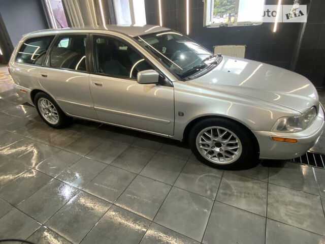 Сірий Вольво V40, об'ємом двигуна 1.9 л та пробігом 216 тис. км за 4500 $, фото 1 на Automoto.ua