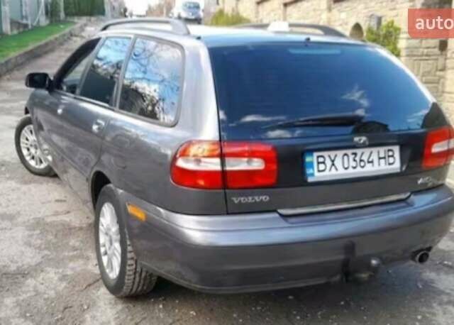 Серый Вольво В40, объемом двигателя 1.8 л и пробегом 360 тыс. км за 3500 $, фото 3 на Automoto.ua