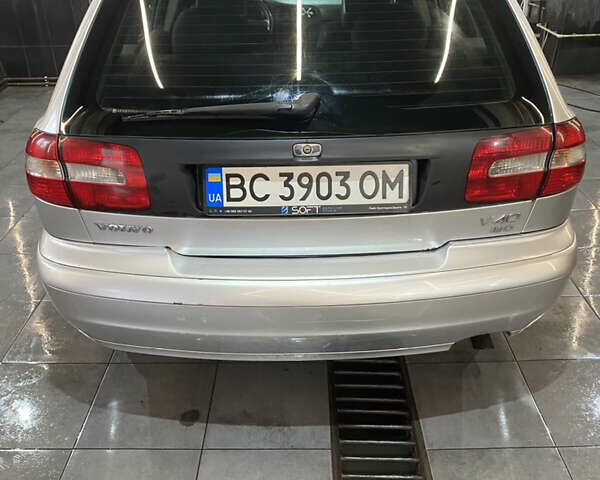 Сірий Вольво V40, об'ємом двигуна 1.9 л та пробігом 216 тис. км за 4500 $, фото 3 на Automoto.ua