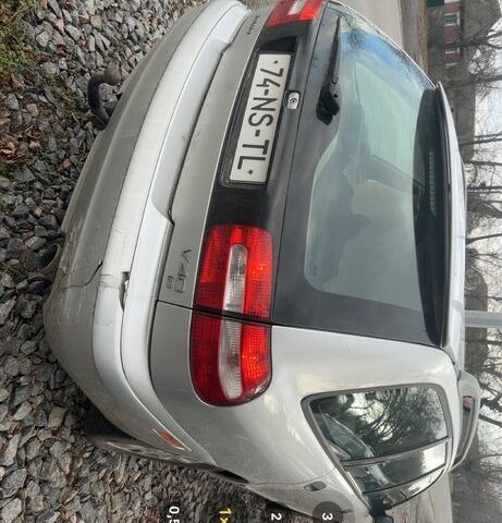 Серый Вольво В40, объемом двигателя 1.8 л и пробегом 200 тыс. км за 1350 $, фото 4 на Automoto.ua