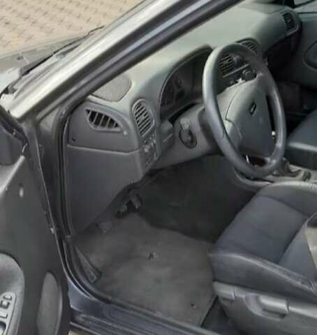 Серый Вольво В40, объемом двигателя 1.8 л и пробегом 360 тыс. км за 3500 $, фото 7 на Automoto.ua