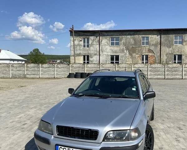 Серый Вольво В40, объемом двигателя 2 л и пробегом 161 тыс. км за 1200 $, фото 2 на Automoto.ua