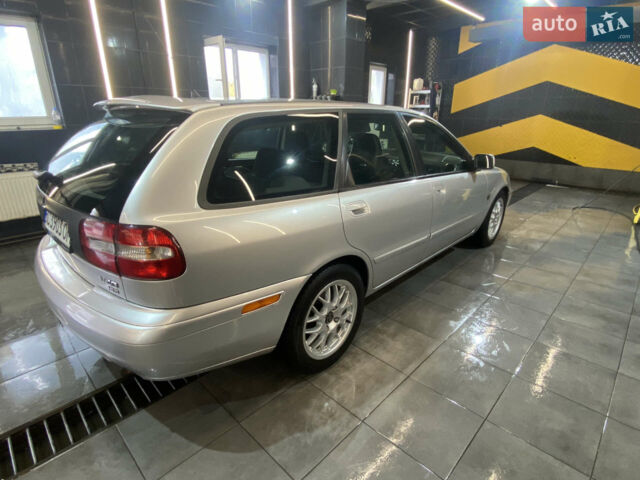 Сірий Вольво V40, об'ємом двигуна 1.9 л та пробігом 216 тис. км за 4500 $, фото 5 на Automoto.ua