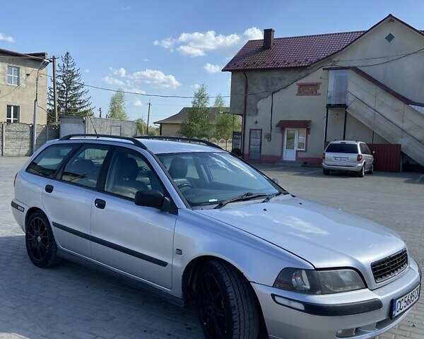 Серый Вольво В40, объемом двигателя 2 л и пробегом 161 тыс. км за 1200 $, фото 4 на Automoto.ua