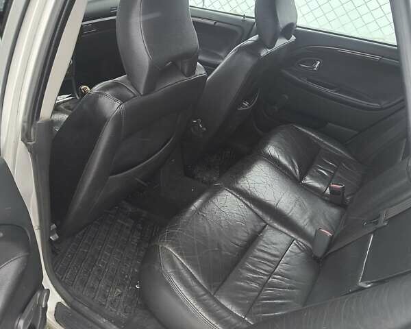 Серый Вольво В40, объемом двигателя 1.87 л и пробегом 477 тыс. км за 3500 $, фото 5 на Automoto.ua