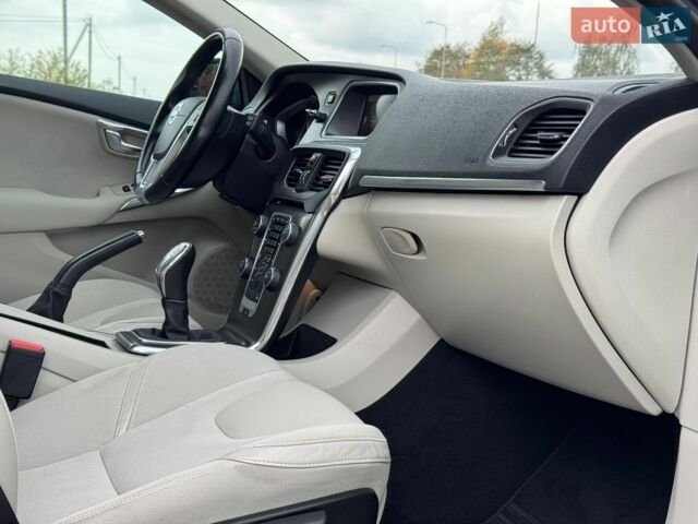Синій Вольво V40, об'ємом двигуна 1.6 л та пробігом 205 тис. км за 9999 $, фото 76 на Automoto.ua