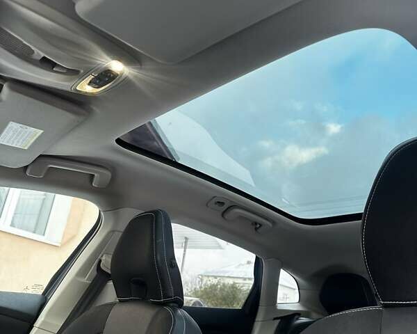 Синий Вольво В40, объемом двигателя 1.56 л и пробегом 250 тыс. км за 9300 $, фото 6 на Automoto.ua