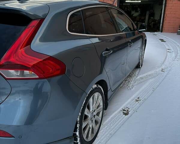 Синий Вольво В40, объемом двигателя 1.56 л и пробегом 250 тыс. км за 9300 $, фото 5 на Automoto.ua