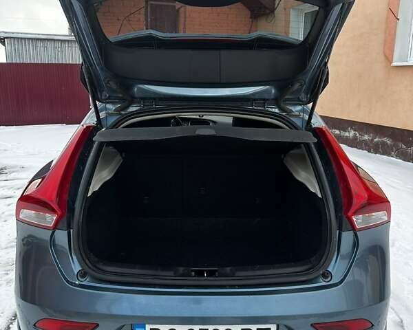 Синий Вольво В40, объемом двигателя 1.56 л и пробегом 250 тыс. км за 9300 $, фото 4 на Automoto.ua