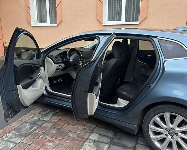 Синий Вольво В40, объемом двигателя 1.6 л и пробегом 247 тыс. км за 9999 $, фото 5 на Automoto.ua