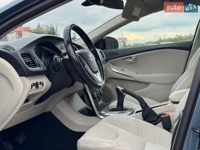Синій Вольво V40, об'ємом двигуна 1.6 л та пробігом 205 тис. км за 9999 $, фото 38 на Automoto.ua