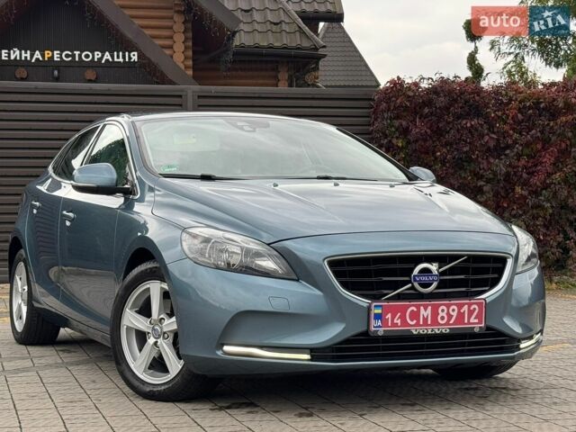 Синій Вольво V40, об'ємом двигуна 1.6 л та пробігом 205 тис. км за 9999 $, фото 1 на Automoto.ua