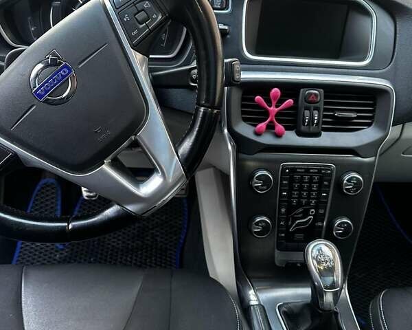 Синий Вольво В40, объемом двигателя 1.56 л и пробегом 250 тыс. км за 9300 $, фото 8 на Automoto.ua