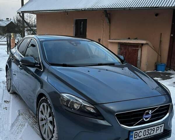 Синий Вольво В40, объемом двигателя 1.56 л и пробегом 250 тыс. км за 9300 $, фото 2 на Automoto.ua