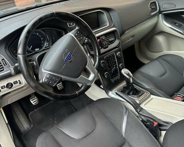 Синий Вольво В40, объемом двигателя 1.6 л и пробегом 246 тыс. км за 9999 $, фото 9 на Automoto.ua