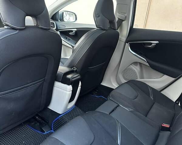 Синий Вольво В40, объемом двигателя 1.56 л и пробегом 250 тыс. км за 9300 $, фото 7 на Automoto.ua