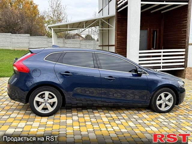 Синій Вольво V40, об'ємом двигуна 2 л та пробігом 273 тис. км за 13500 $, фото 5 на Automoto.ua