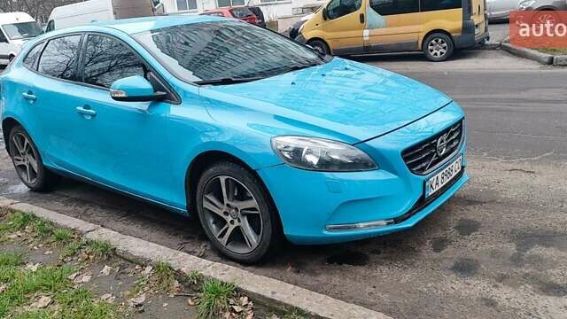 Синий Вольво В40, объемом двигателя 1.56 л и пробегом 238 тыс. км за 8500 $, фото 1 на Automoto.ua