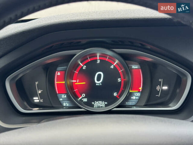 Вольво В40 2013 в Стрые на Automoto.ua Синий Вольво В40, объемом двигателя 1.6 л и пробегом 227 тыс. км за 10590 $, фото 55 на Automoto.ua