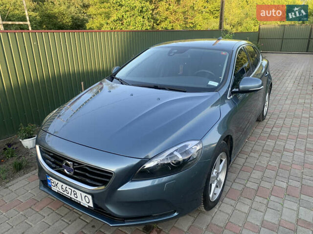 Синий Вольво В40, объемом двигателя 1.6 л и пробегом 240 тыс. км за 10200 $, фото 19 на Automoto.ua