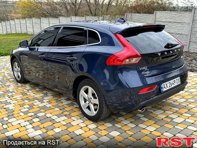 Синій Вольво V40, об'ємом двигуна 2 л та пробігом 273 тис. км за 13500 $, фото 3 на Automoto.ua