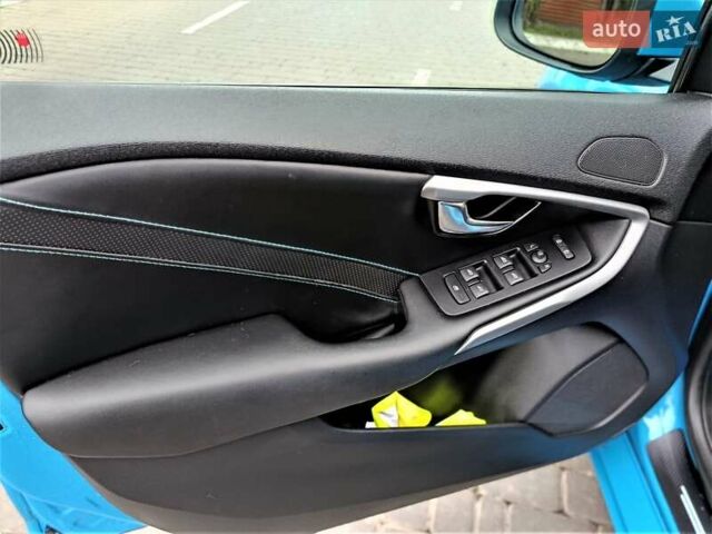 Синий Вольво В40, объемом двигателя 1.56 л и пробегом 165 тыс. км за 11700 $, фото 15 на Automoto.ua