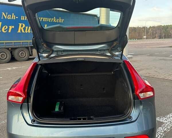 Синий Вольво В40, объемом двигателя 1.6 л и пробегом 178 тыс. км за 11500 $, фото 7 на Automoto.ua