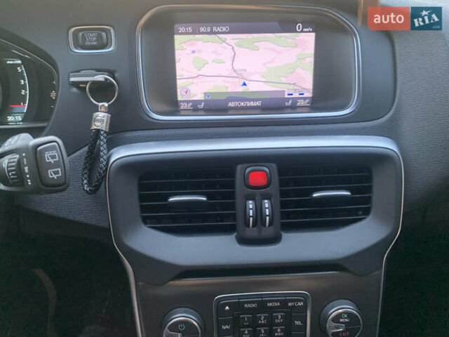 Синий Вольво В40, объемом двигателя 1.6 л и пробегом 240 тыс. км за 10200 $, фото 5 на Automoto.ua