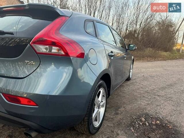 Синий Вольво В40, объемом двигателя 1.6 л и пробегом 178 тыс. км за 11500 $, фото 15 на Automoto.ua