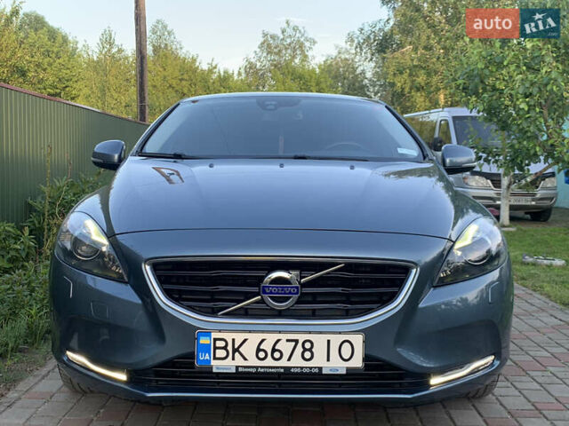 Синий Вольво В40, объемом двигателя 1.6 л и пробегом 240 тыс. км за 10200 $, фото 4 на Automoto.ua