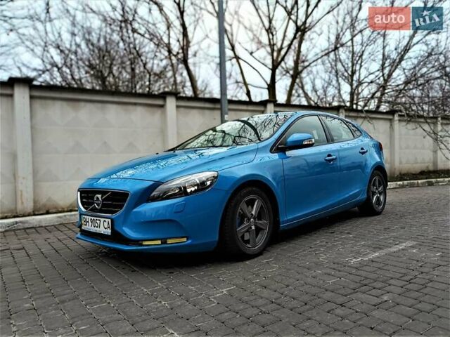 Синий Вольво В40, объемом двигателя 1.56 л и пробегом 165 тыс. км за 11700 $, фото 1 на Automoto.ua