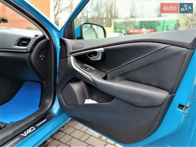 Синий Вольво В40, объемом двигателя 1.56 л и пробегом 165 тыс. км за 11700 $, фото 20 на Automoto.ua