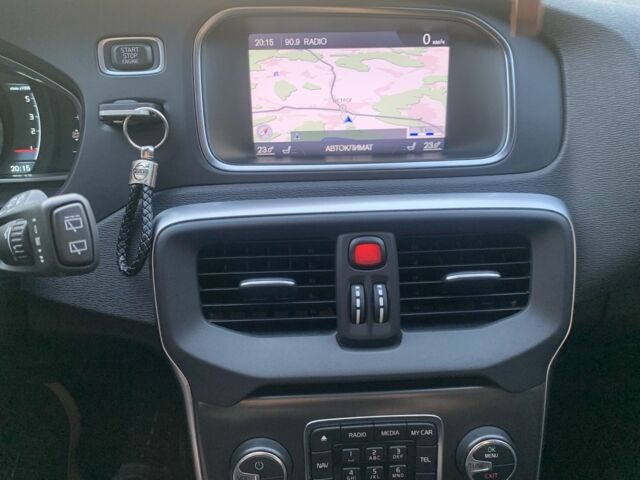 Синий Вольво В40, объемом двигателя 1.6 л и пробегом 240 тыс. км за 10200 $, фото 4 на Automoto.ua