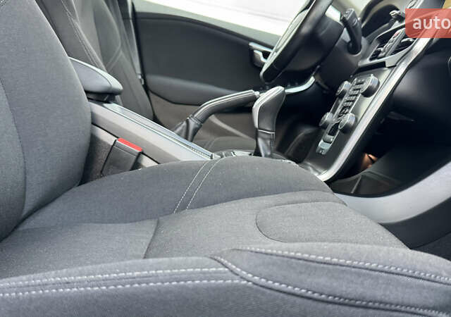 Вольво В40 2013 в Стрые на Automoto.ua Синий Вольво В40, объемом двигателя 1.6 л и пробегом 227 тыс. км за 10590 $, фото 97 на Automoto.ua