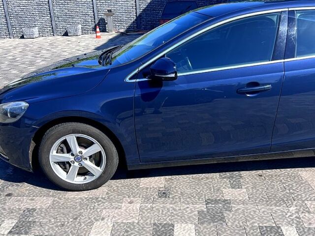 Синій Вольво V40, об'ємом двигуна 2 л та пробігом 245 тис. км за 13500 $, фото 3 на Automoto.ua