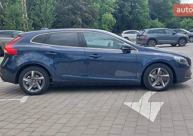Синій Вольво V40, об'ємом двигуна 2 л та пробігом 232 тис. км за 11250 $, фото 5 на Automoto.ua